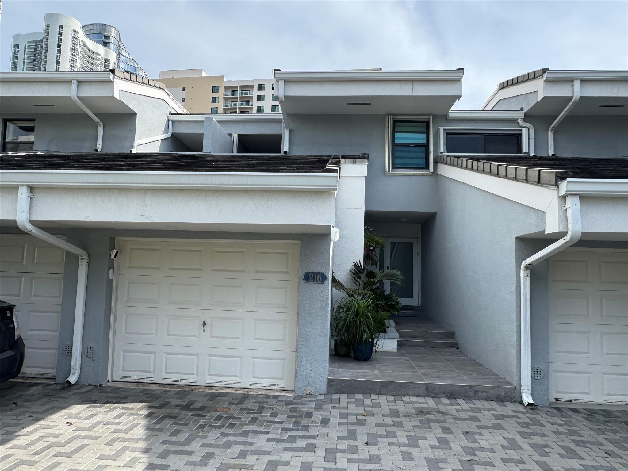 216 Poinciana Dr 216