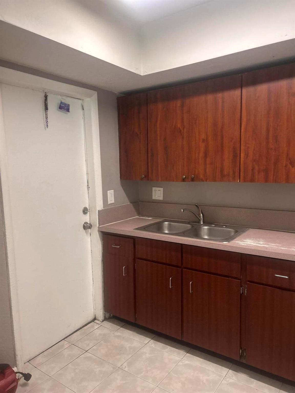 BEAUTIFULL HOME FOR RENT- CORNER UNIT- HOUSING PROGRAM IS ACCEPTED - 2 BEDROOMS 1 COMPLETE BATHROOM CENTRAL A/C