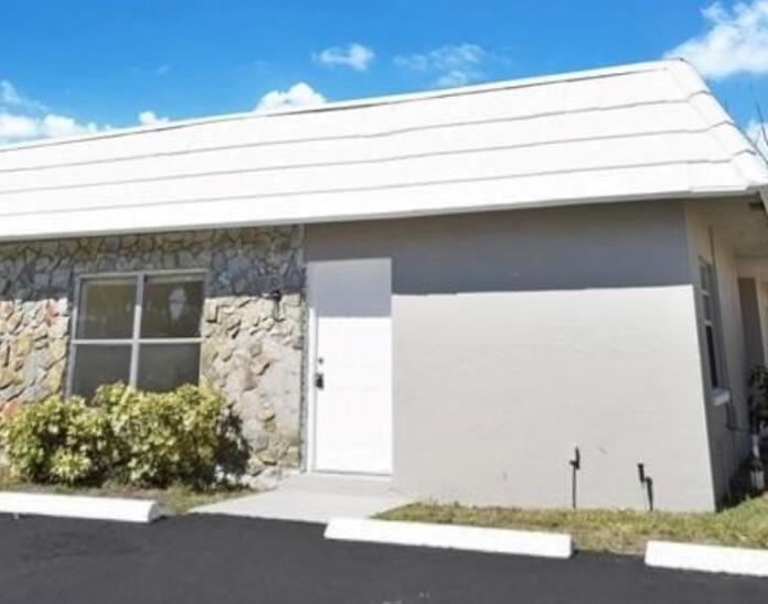 BEAUTIFULL HOME FOR RENT- CORNER UNIT- HOUSING PROGRAM IS ACCEPTED - 2 BEDROOMS 1 COMPLETE BATHROOM CENTRAL A/C
