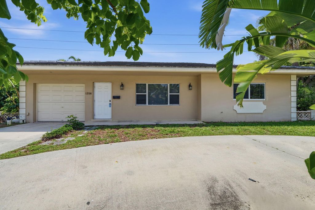 Photo of 1256 SW 9th Avenue, Boca Raton, FL 33486 (MLS # B26055766)