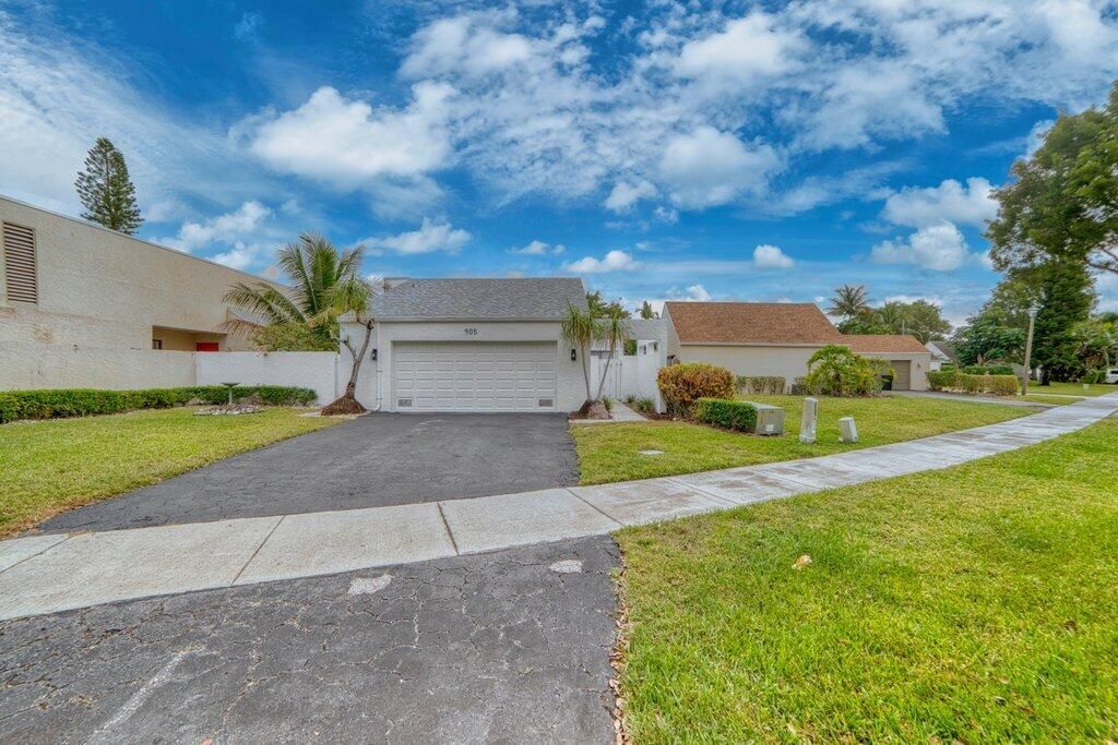 Photo of 905 NW 22nd Avenue, Delray Beach, FL 33445 (MLS # R11146545)