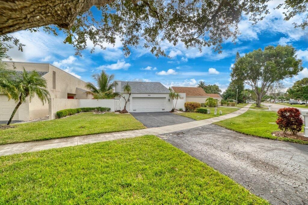 Photo of 905 NW 22nd Avenue, Delray Beach, FL 33445 (MLS # R11146545)