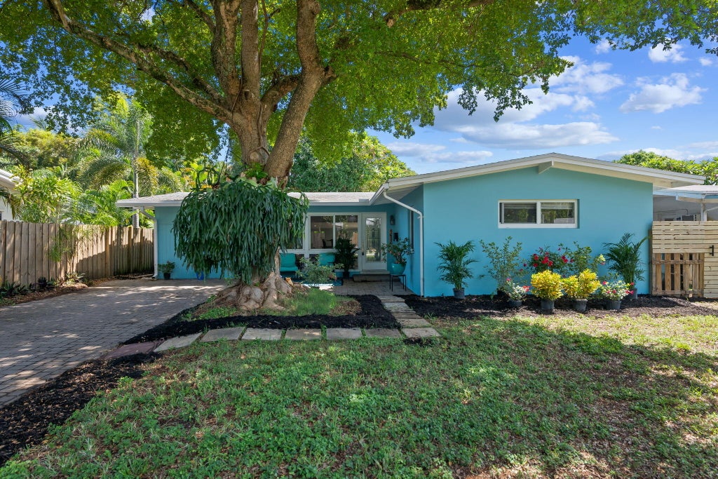 Photo of 1636 NE 7th Terrace, Fort Lauderdale, FL 33305 (MLS # B26078166)