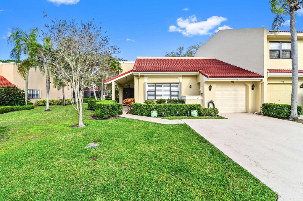 Photo of 710 Windermere Way, Palm Beach Gardens, FL 33418 (MLS # R10966372)