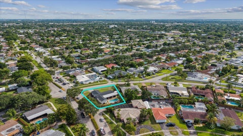 Tiny photo for 4601 W Hawthorne Circle, Hollywood, FL 33021 (MLS # B26050863)