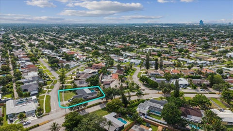 Tiny photo for 4601 W Hawthorne Circle, Hollywood, FL 33021 (MLS # B26050863)