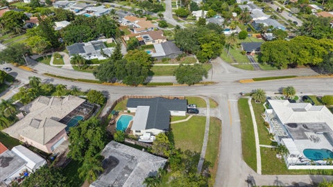 Tiny photo for 4601 W Hawthorne Circle, Hollywood, FL 33021 (MLS # B26050863)