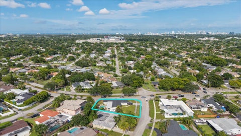 Tiny photo for 4601 W Hawthorne Circle, Hollywood, FL 33021 (MLS # B26050863)