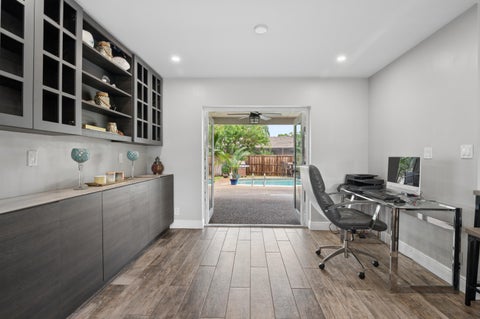Tiny photo for 4601 W Hawthorne Circle, Hollywood, FL 33021 (MLS # B26050863)
