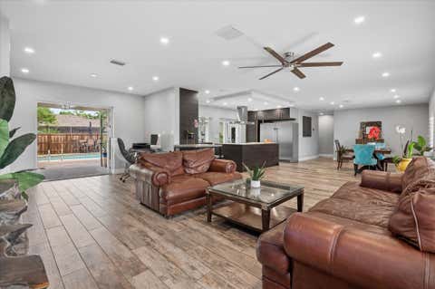 Tiny photo for 4601 W Hawthorne Circle, Hollywood, FL 33021 (MLS # B26050863)