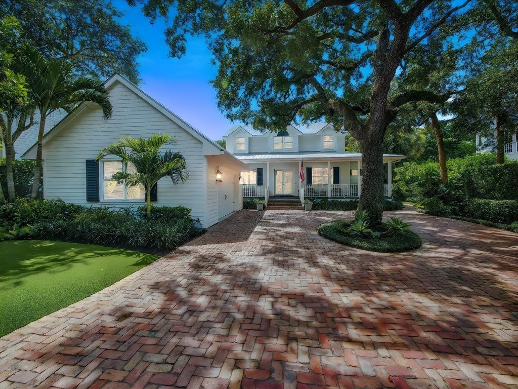 Photo of 2560 Natures Way, Palm Beach Gardens, FL 33410 (MLS # R11107730)