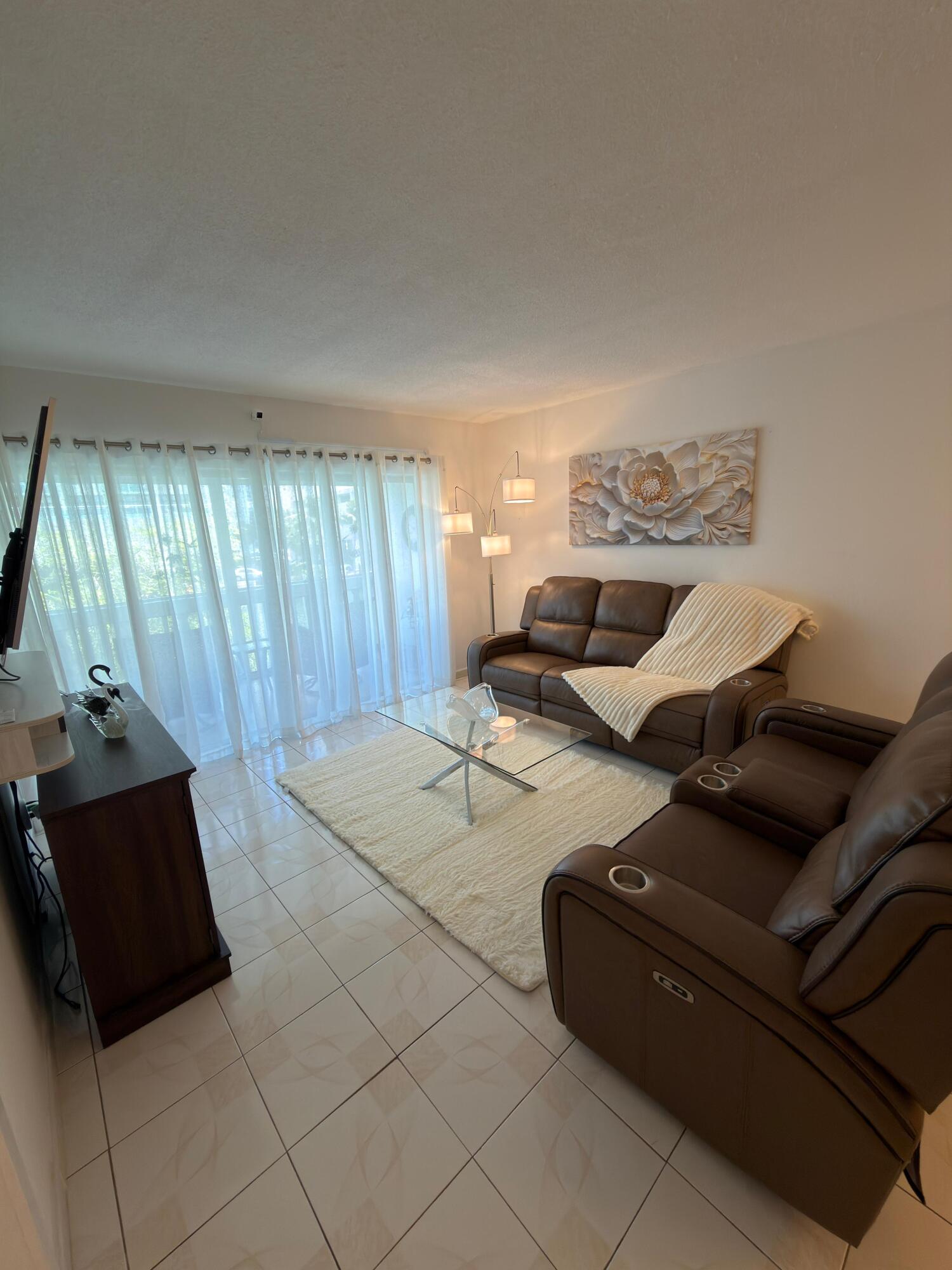 450 PARADISE ISLE Boulevard 201