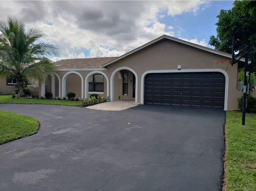 Photo of 2702 NW 98th Way, Coral Springs, FL 33065 (MLS # F10534833)