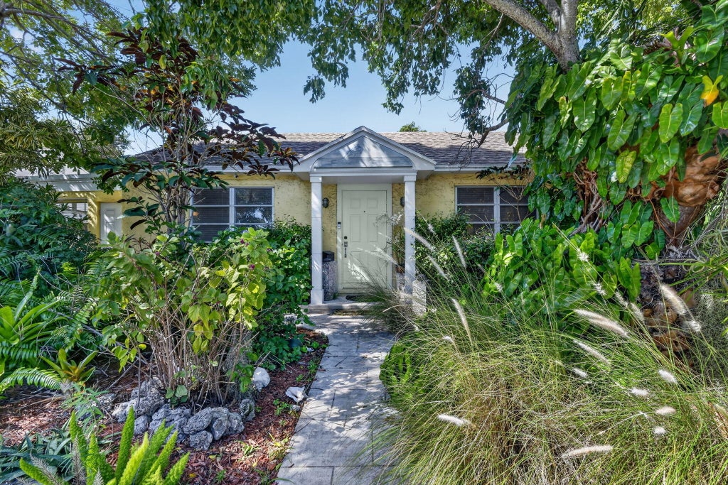 Photo of 209 S Palmway, Lake Worth Beach, FL 33460 (MLS # B26090781)