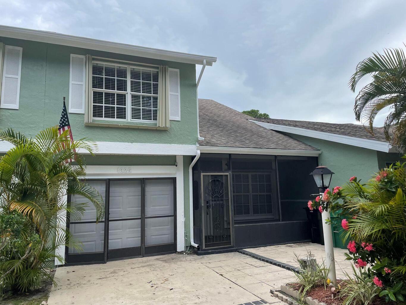 3 bedrooms 2.1/2 bathrooms, 1 car garage. Rivergreen Villas off Veterans Memorial, across the street from Lyngate Park. Upgraded kitchen with granite counter tops, spacious bedrooms with laminate flooring. large master suite with walk-in closet. Gutters with Leaf Filter. Community pool tennis and clubhouse, Close to US1, minutes to the beaches, shopping, hospitals & restaurants.