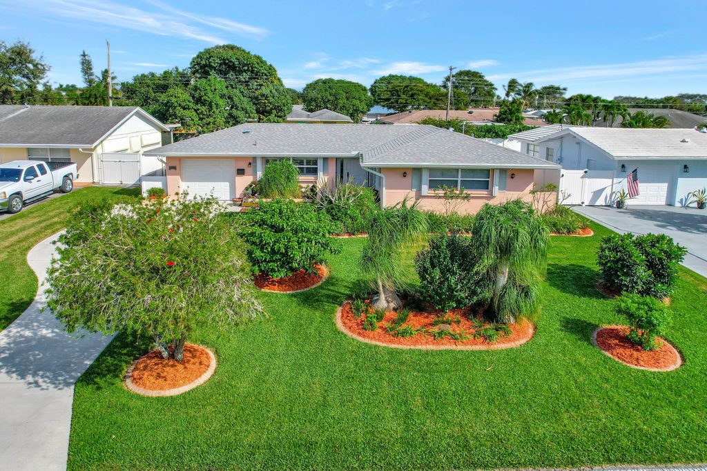 Photo of 9914 Dahlia Avenue, Palm Beach Gardens, FL 33410 (MLS # R10951201)