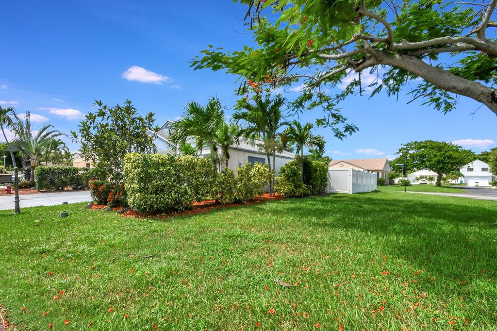 Photo of 1 Mayfield Way, Boynton Beach, FL 33426 (MLS # R11002427)