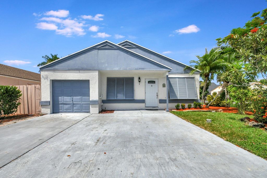 Photo of 1 Mayfield Way, Boynton Beach, FL 33426 (MLS # R11002427)