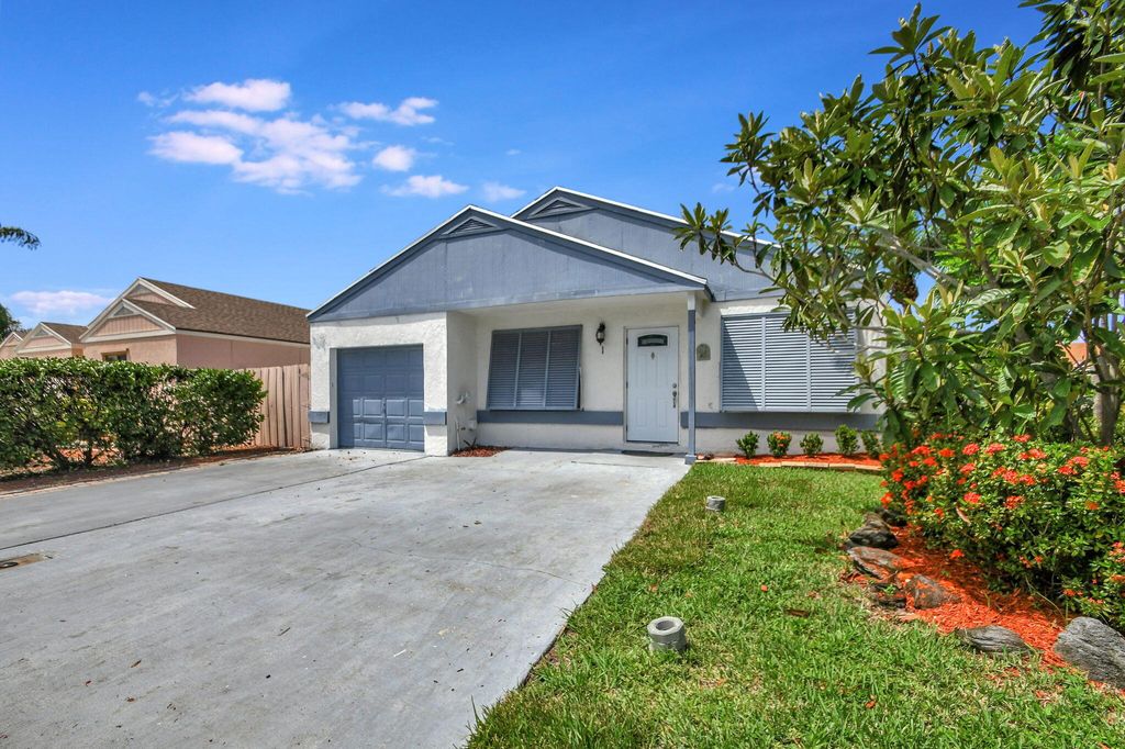 Photo of 1 Mayfield Way, Boynton Beach, FL 33426 (MLS # R11002427)