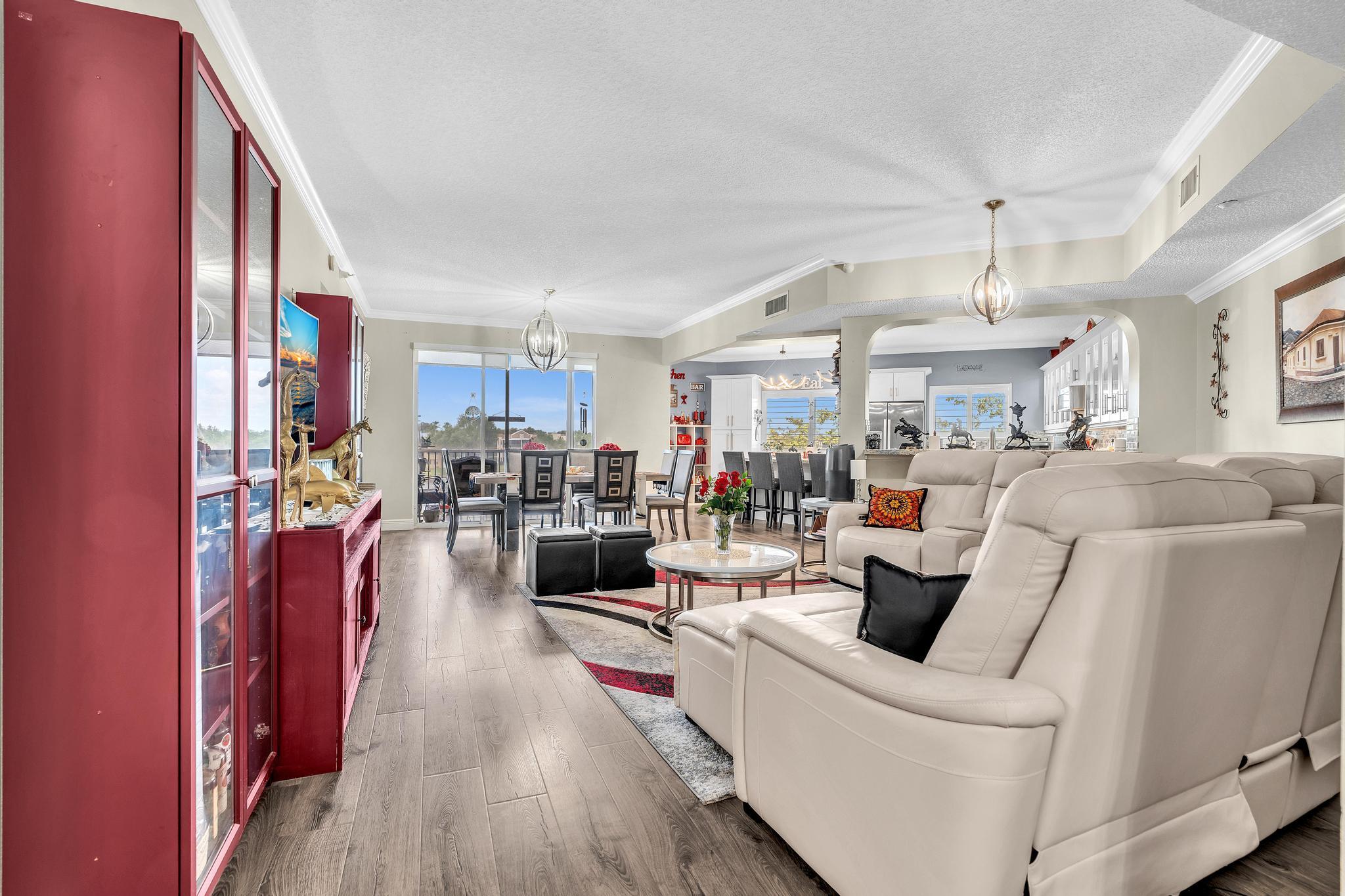 SOUTHAMPTON CONDOMINIUM - Residential