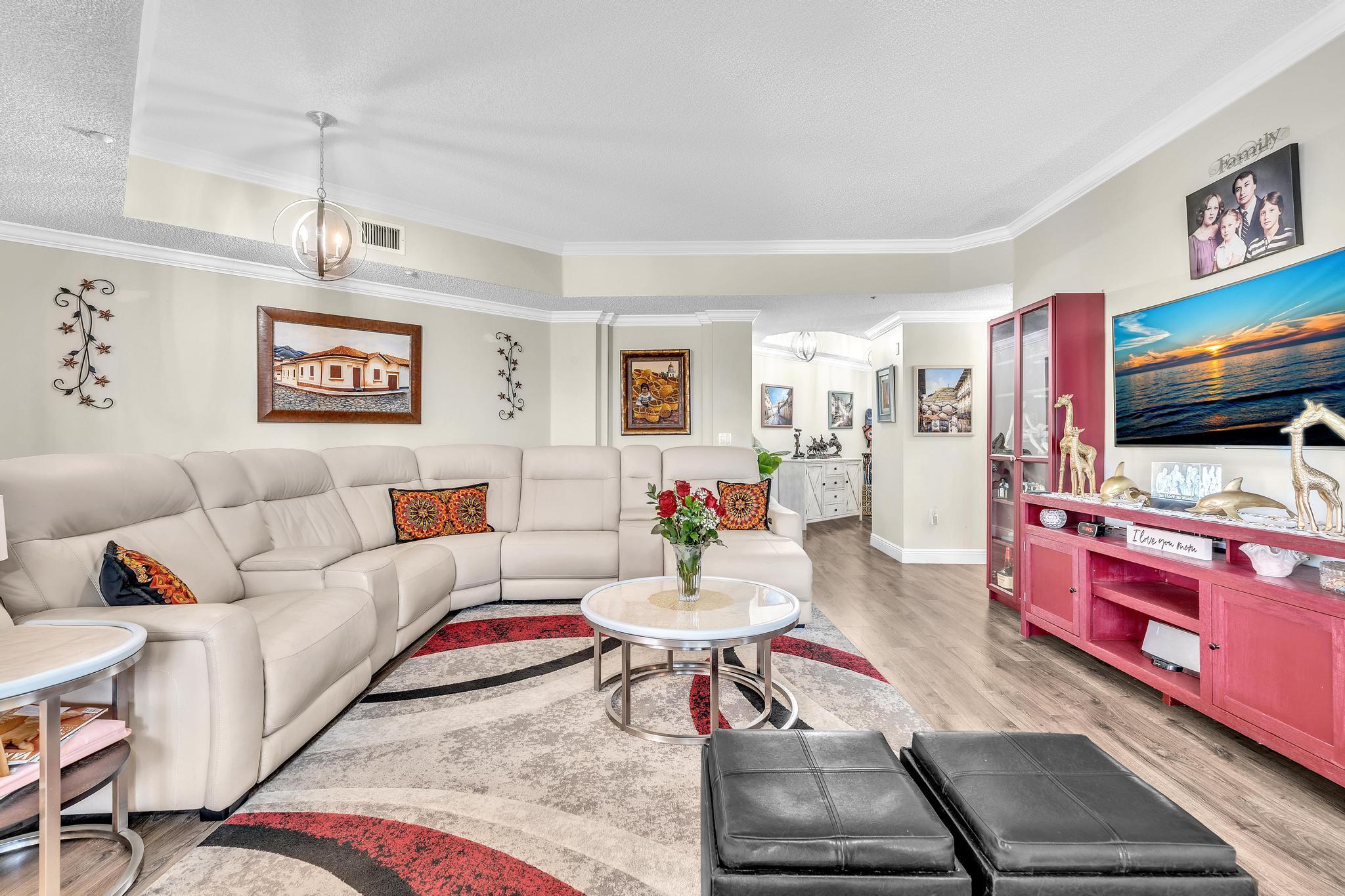 SOUTHAMPTON CONDOMINIUM - Residential