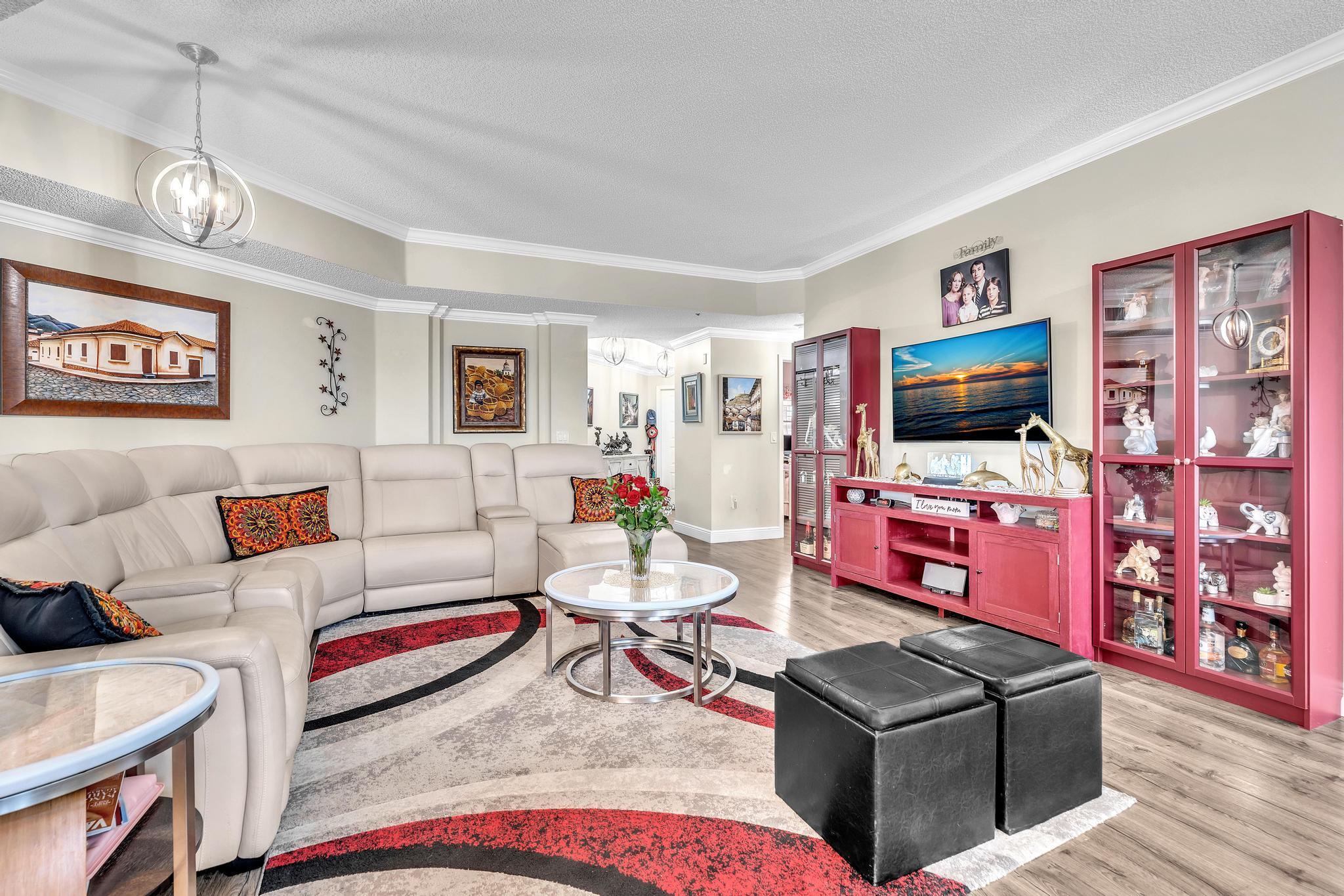 SOUTHAMPTON CONDOMINIUM - Residential