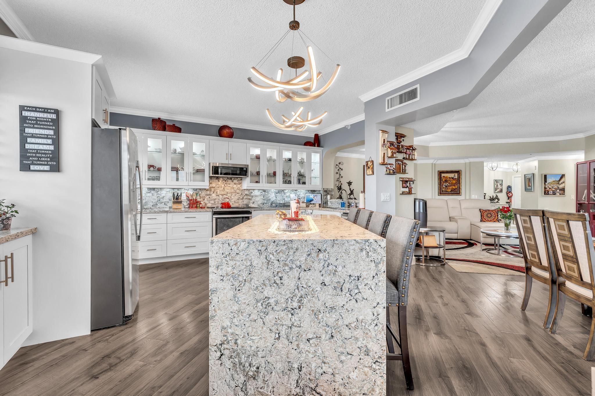SOUTHAMPTON CONDOMINIUM - Residential
