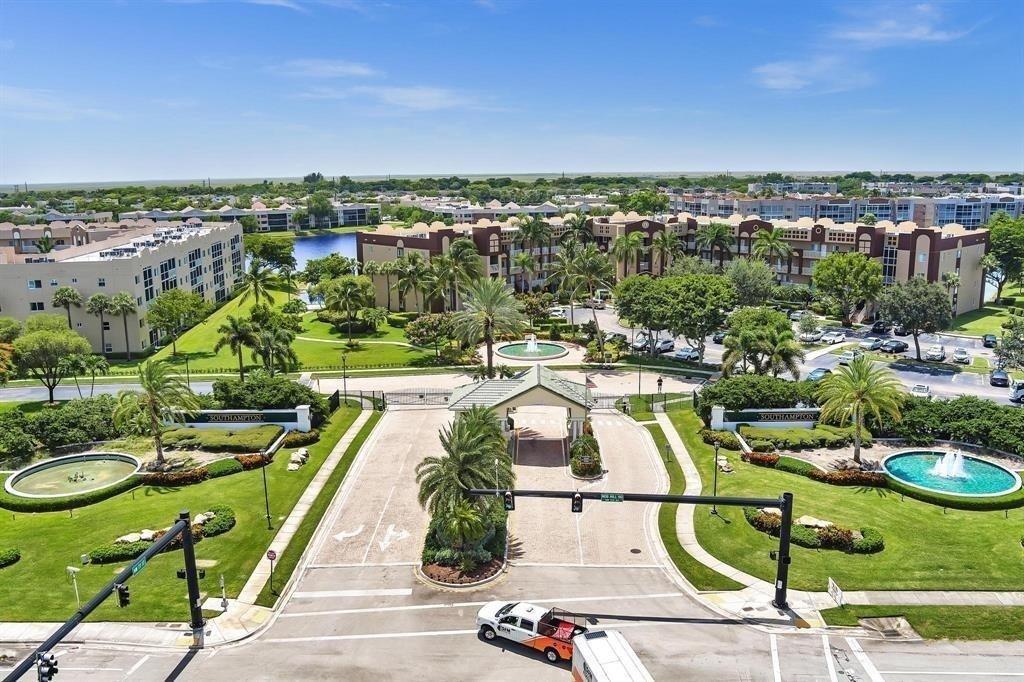 SOUTHAMPTON CONDOMINIUM - Residential