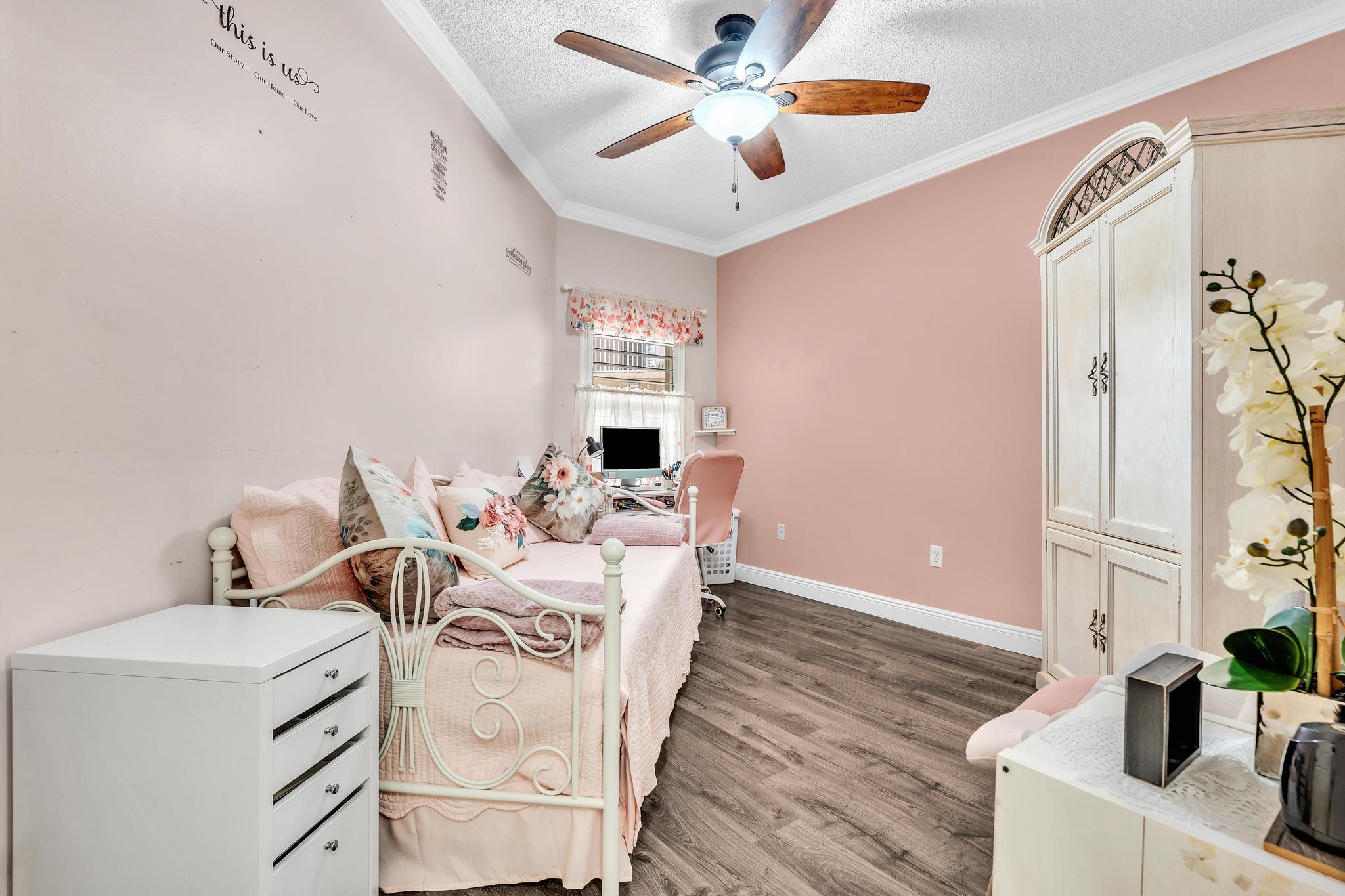 SOUTHAMPTON CONDOMINIUM - Residential