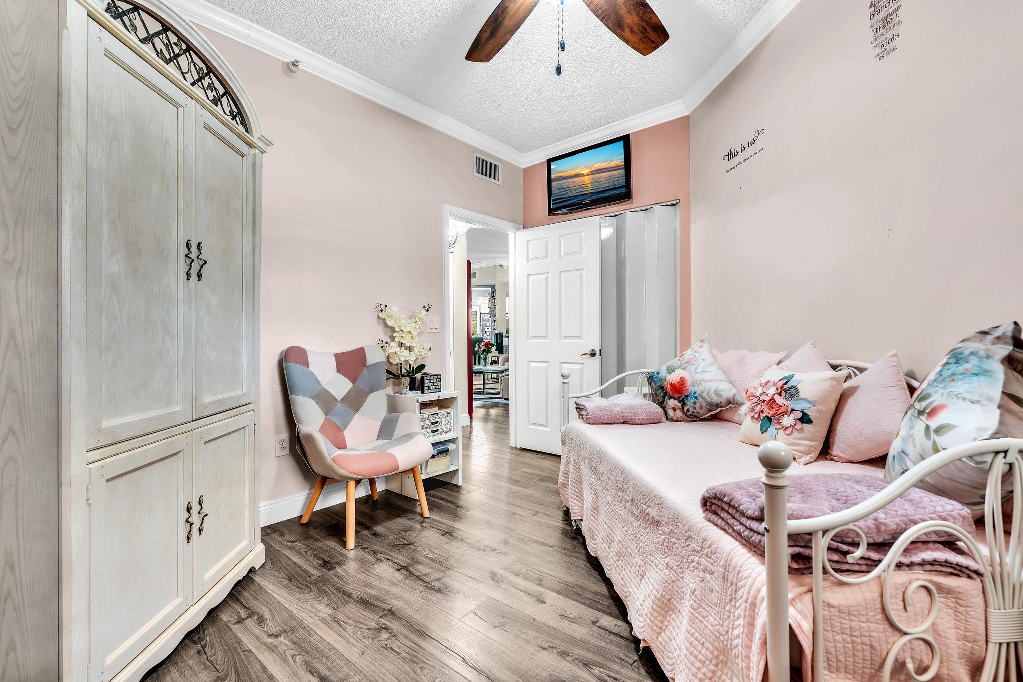SOUTHAMPTON CONDOMINIUM - Residential