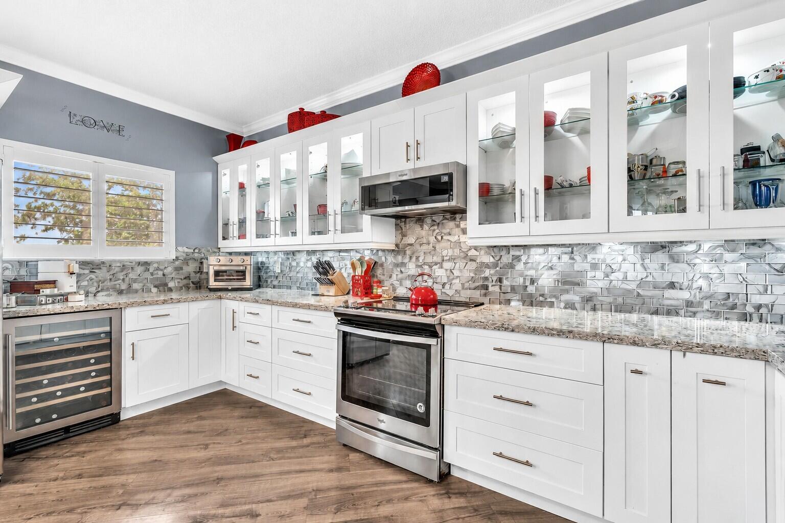 SOUTHAMPTON CONDOMINIUM - Residential