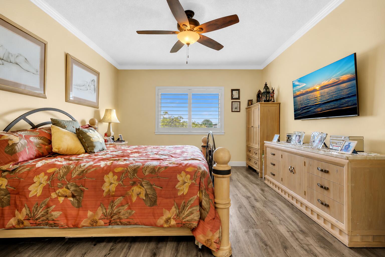 SOUTHAMPTON CONDOMINIUM - Residential