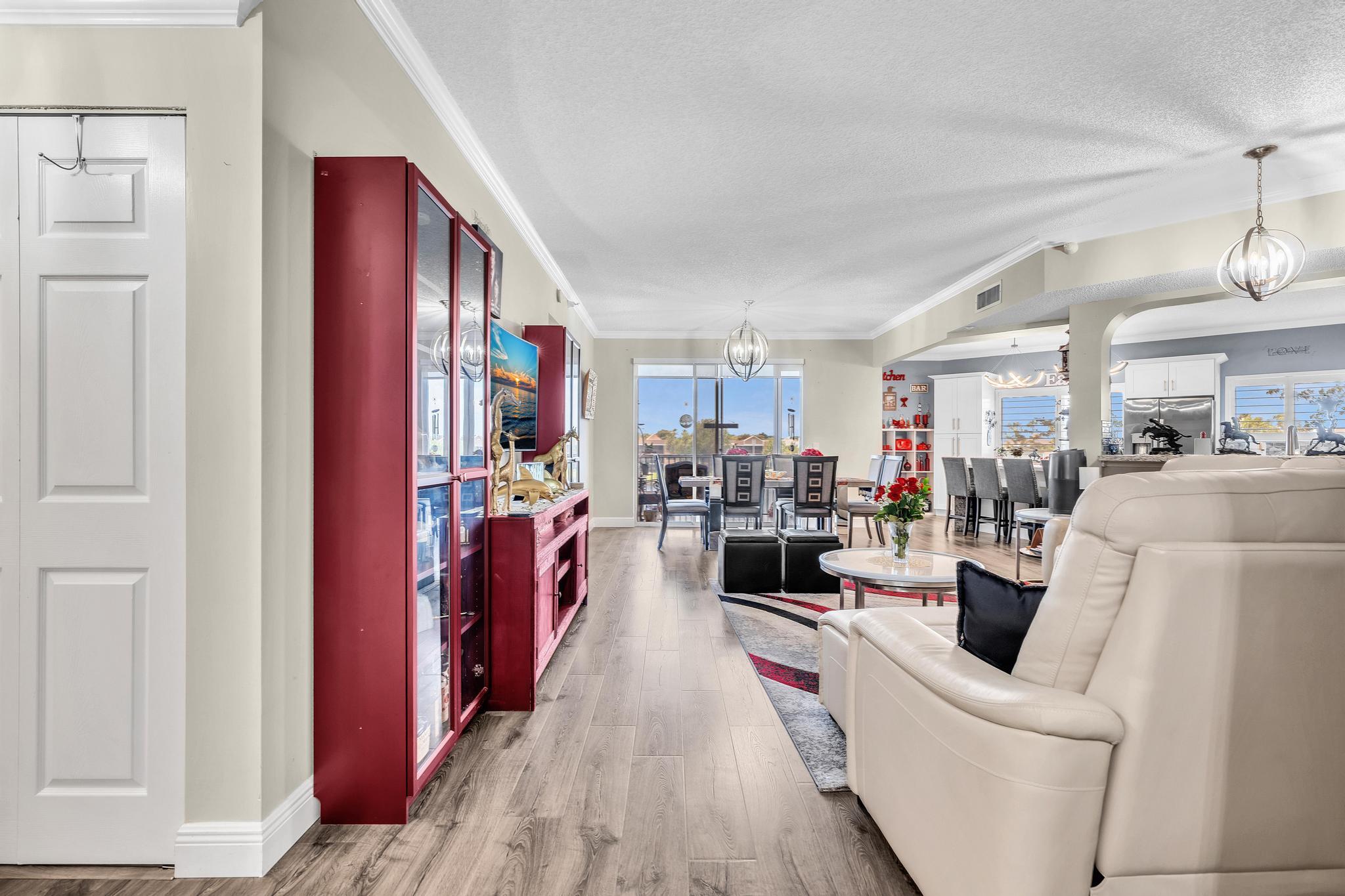 SOUTHAMPTON CONDOMINIUM - Residential