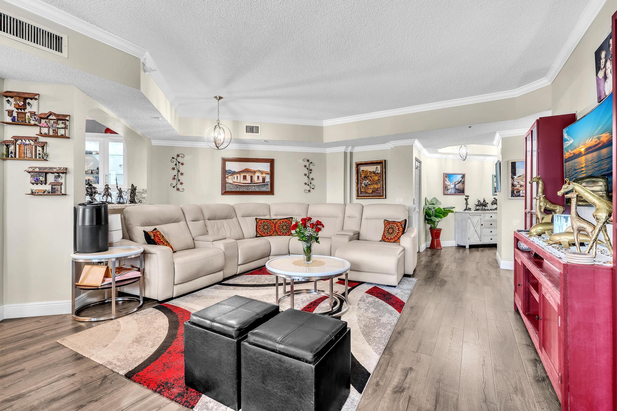 SOUTHAMPTON CONDOMINIUM - Residential