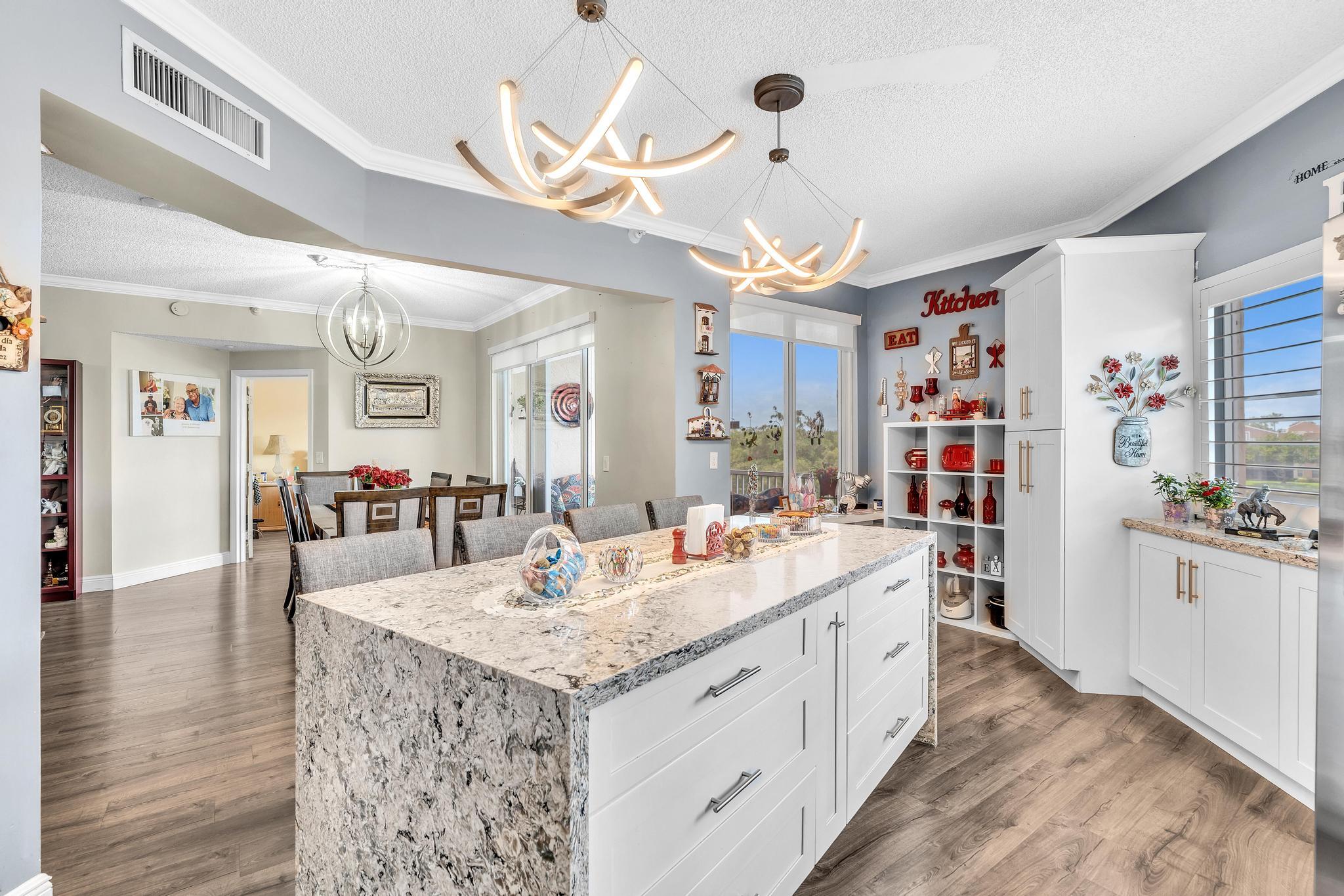 SOUTHAMPTON CONDOMINIUM - Residential