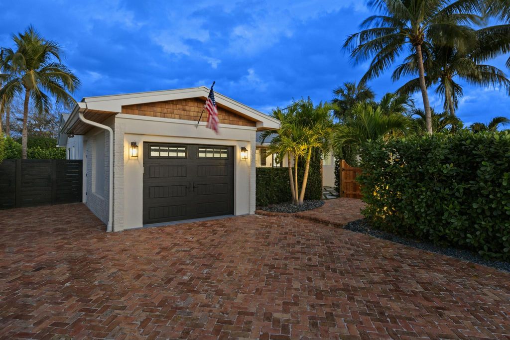Photo of 370 Mars Avenue, Tequesta, FL 33469 (MLS # R11055851)