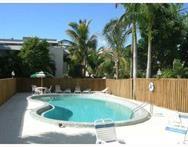 2555 NE 11th St 308