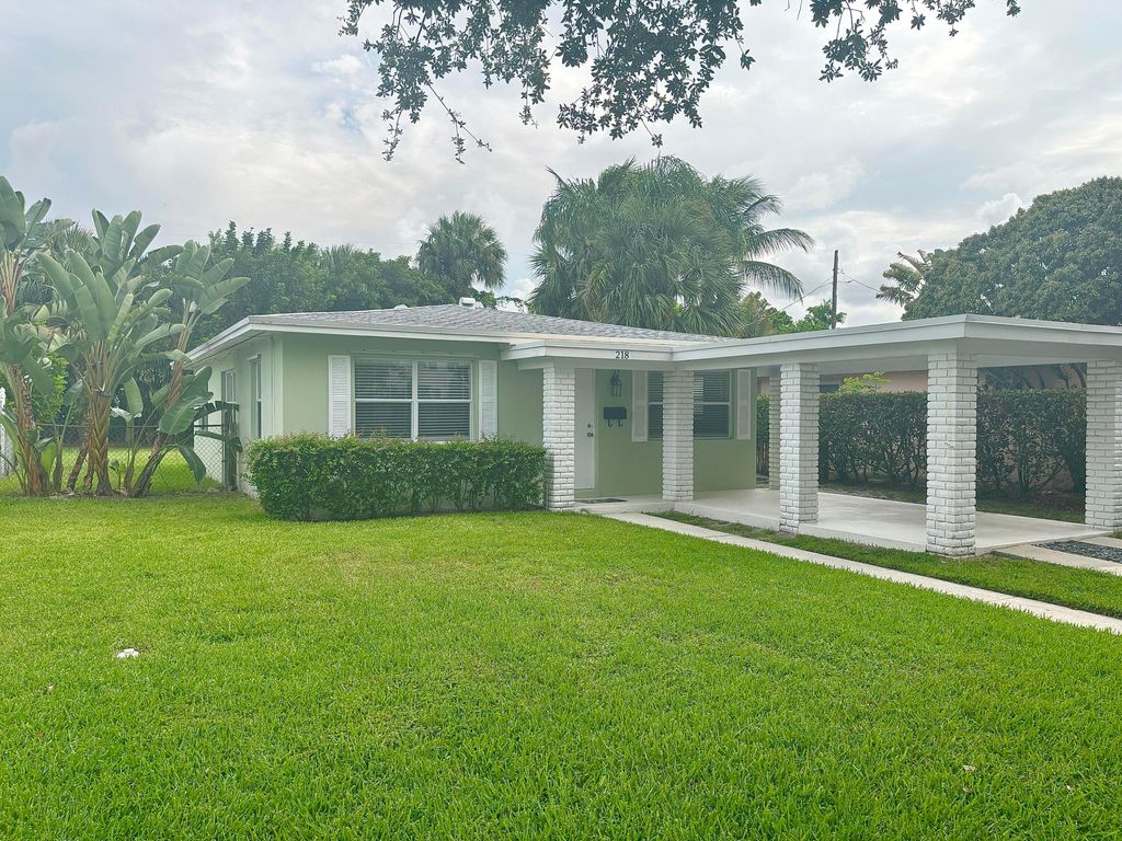 Photo of 218 Seville Road, West Palm Beach, FL 33405 (MLS # B26039066)