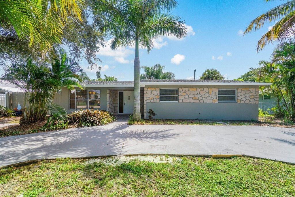 Photo of 4360 Crestdale Street, Palm Beach Gardens, FL 33410 (MLS # R10922571)