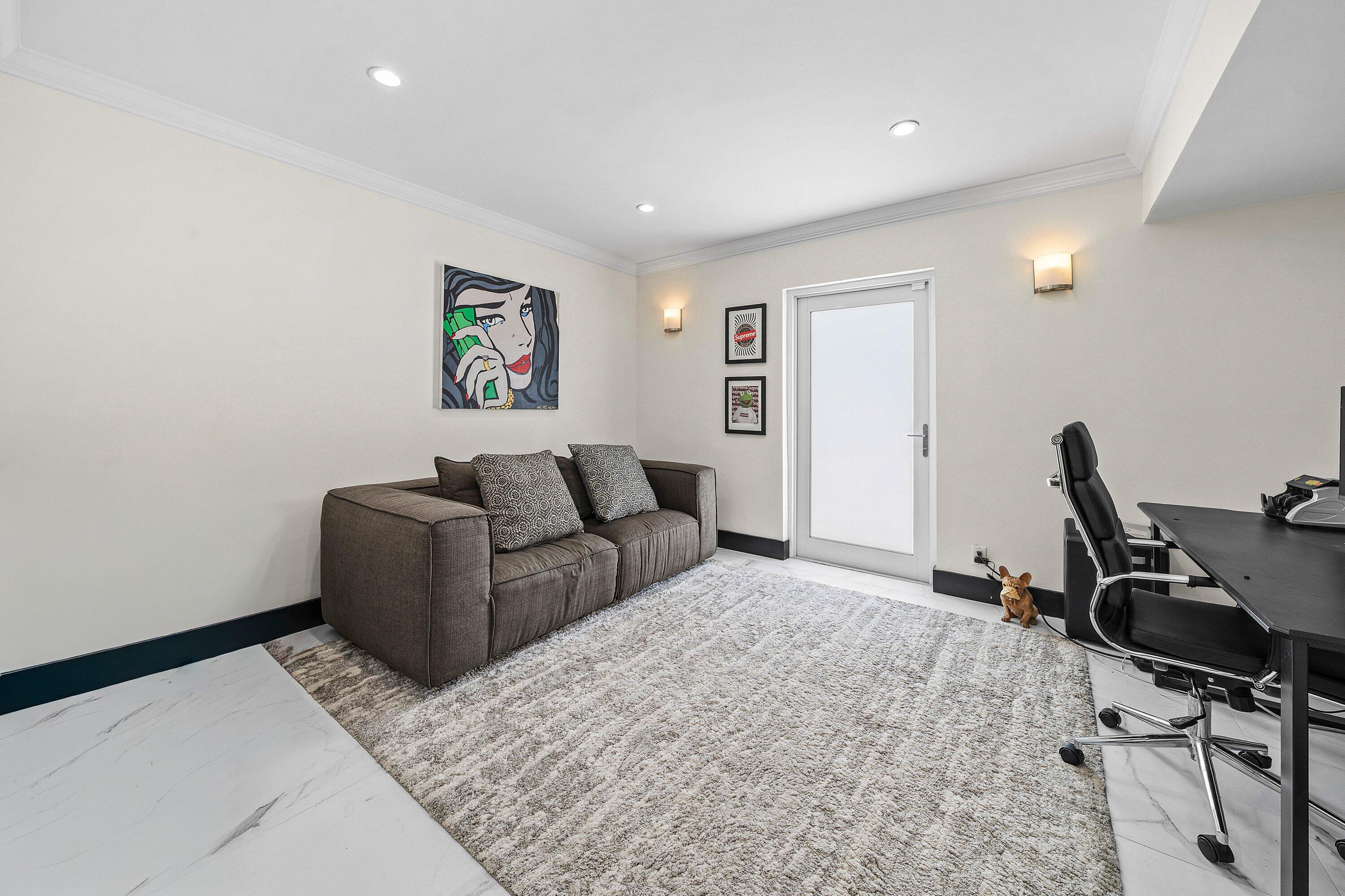 IMPERIAL POINT 1 SEC - Residential