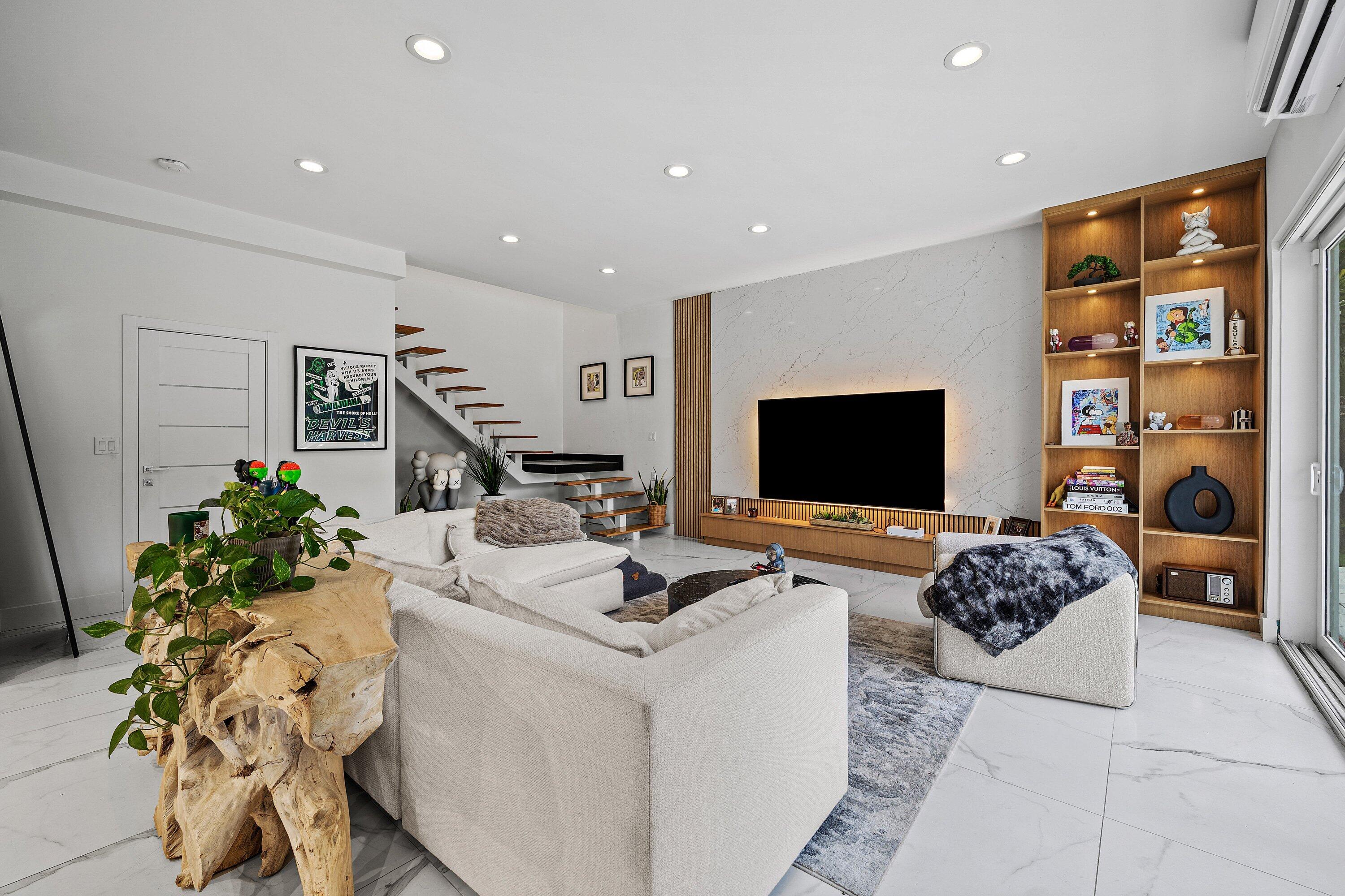 IMPERIAL POINT 1 SEC - Residential