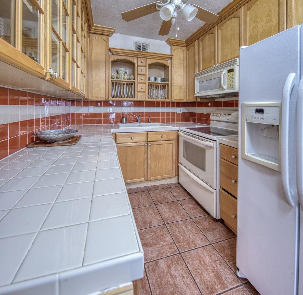 2381 Sunset Avenue 416