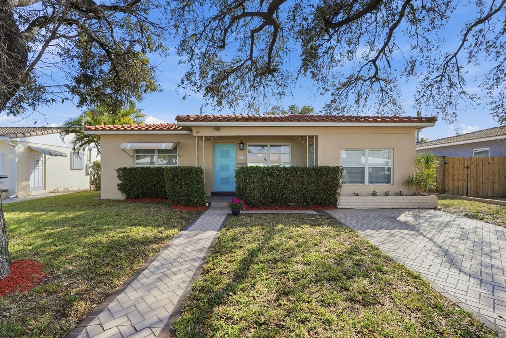 Photo of 218 SE 3rd Terrace, Dania Beach, FL 33004 (MLS # F10552105)
