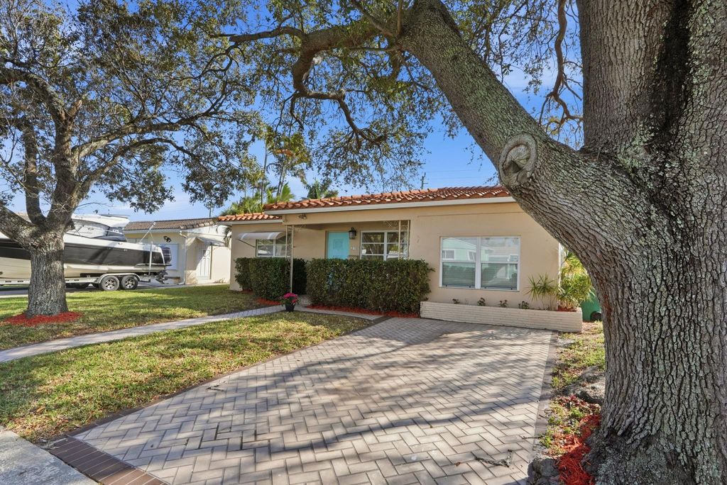 Photo of 218 SE 3rd Terrace, Dania Beach, FL 33004 (MLS # F10552105)