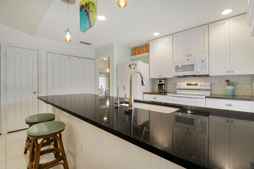 Photo of 10301 Chapman Oak Court, Palm Beach Gardens, FL 33410 (MLS # B26045370)