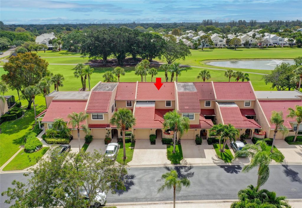 Photo of 818 Windermere Way, Palm Beach Gardens, FL 33418 (MLS # F10400259)