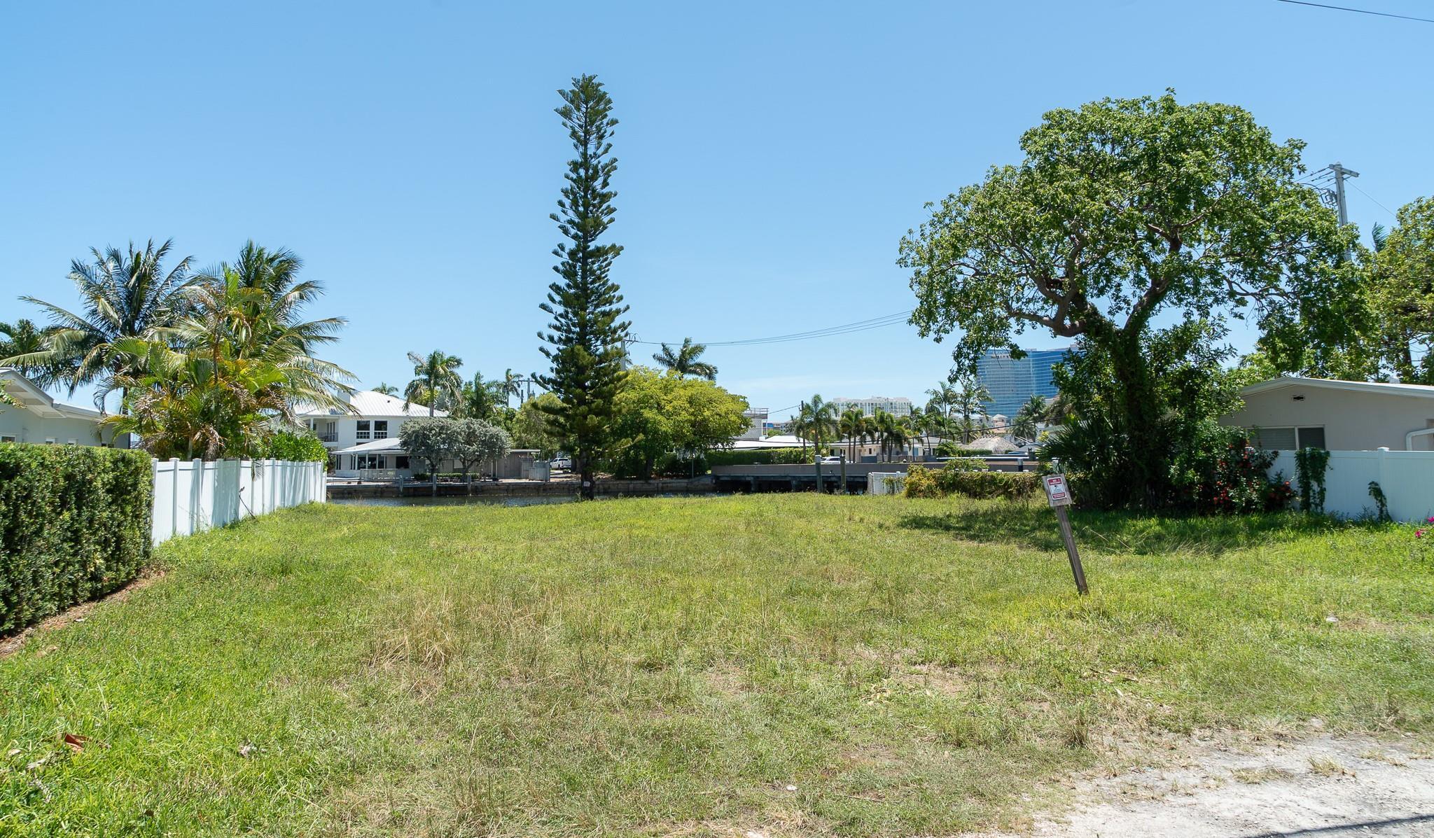 LAUDERDALE HARBORS - Land