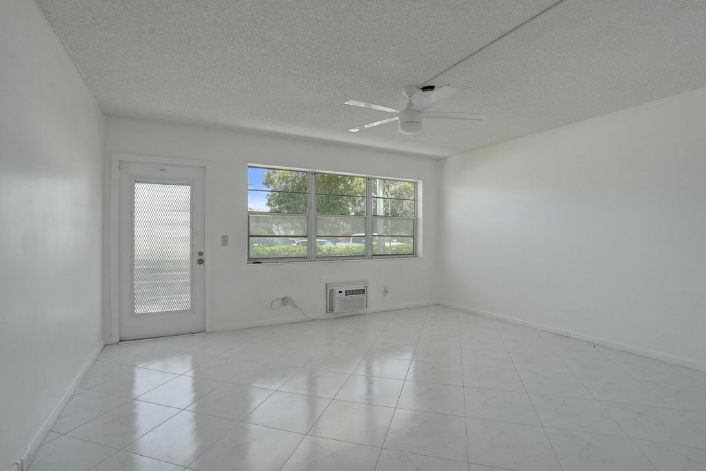 Photo of 392 Durham Circle #M, Deerfield Beach, FL 33442 (MLS # B26018788)