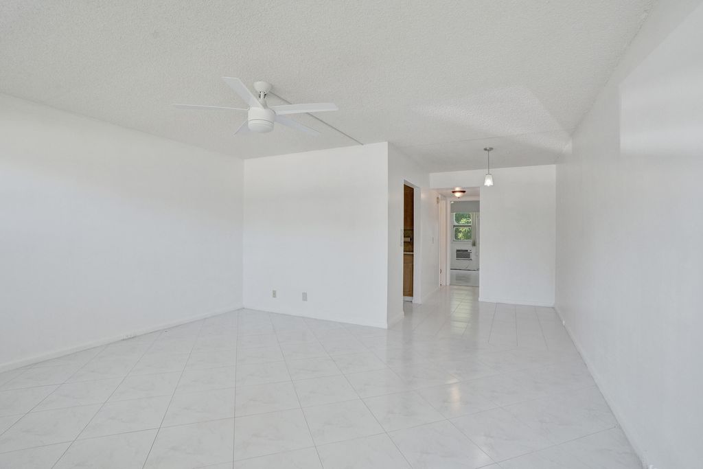 Photo of 392 Durham Circle #M, Deerfield Beach, FL 33442 (MLS # B26018788)