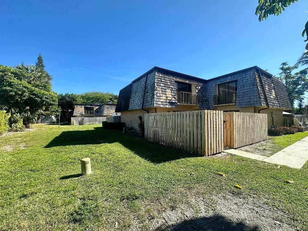 LAKEWOOD OF PALM SPRINGS - Residential Lease